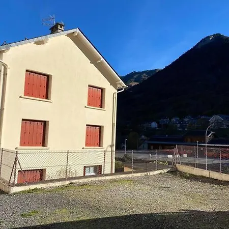 Au Centre Ville. * Cauterets