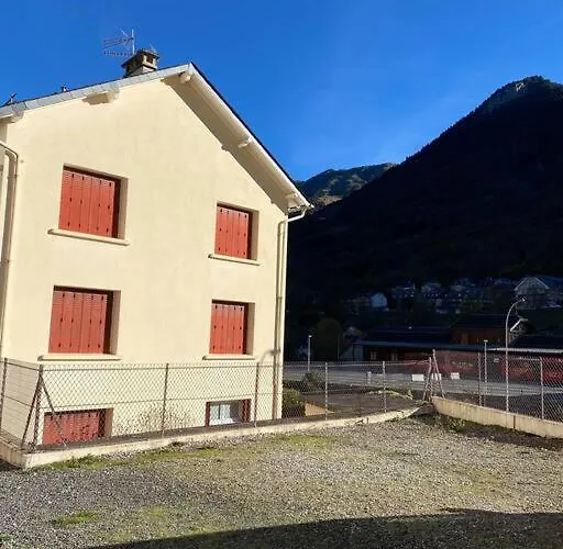 Au Centre Ville. * Cauterets